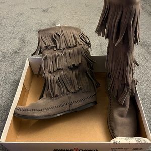 Minnetonka grey suede fringe boots, size 7.